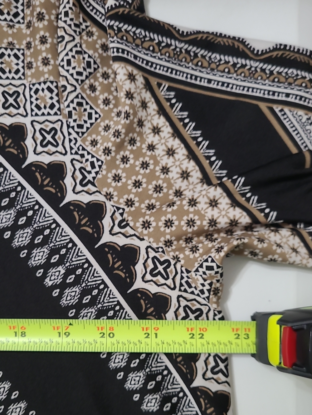 New Directions Black, Tan & White Abstract Print Tunic Top with Keyhole Neck XL - Picture 7 of 8
